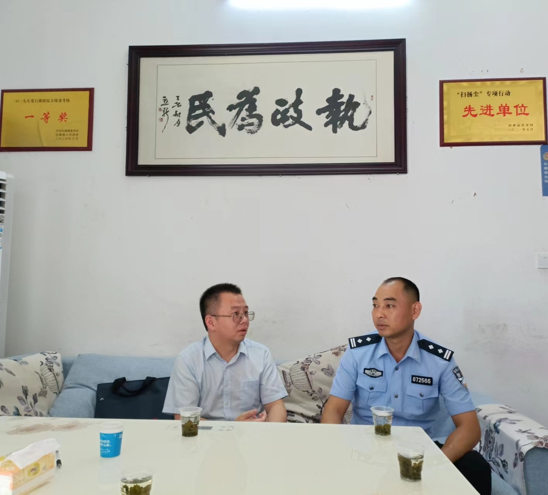 老人拒绝银行没收假币，白塘派出所所长这样做