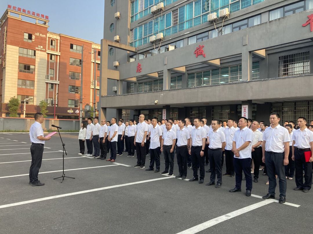 举行升国旗仪式 学习英雄事迹
汨罗市纪检监察干部接受爱国主义教育