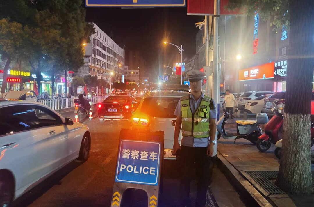 国庆我在岗 汨罗交警全员坚守保出行安全畅通