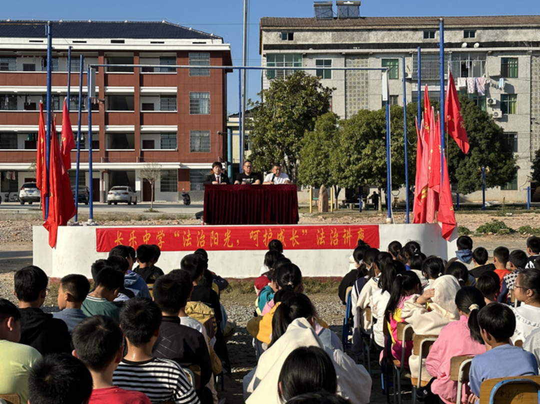 汨罗法院：送法进校园，为学生定制“法治营养餐