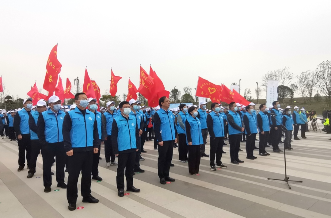 守护一江碧水，汨罗5600余名志愿者参与岳阳净滩行动