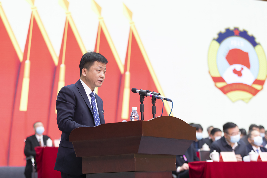 聚焦两会|胥亮作提案工作情况报告