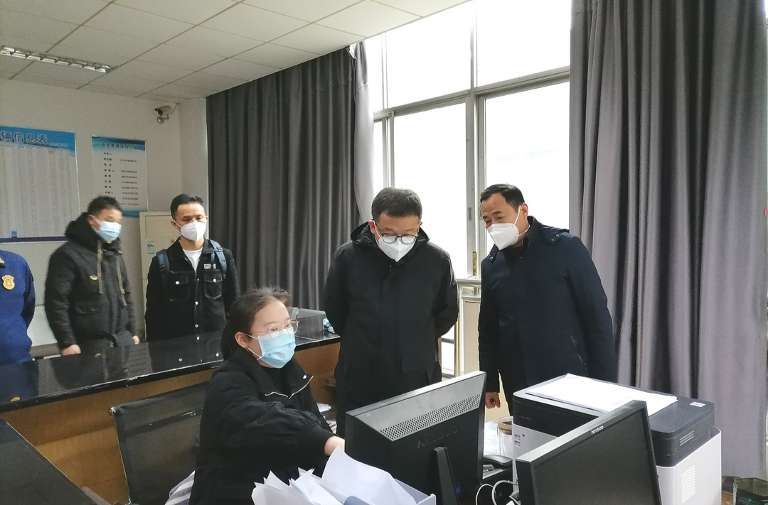 杨盛带队检查校车安全、消防安全和安全生产等工作