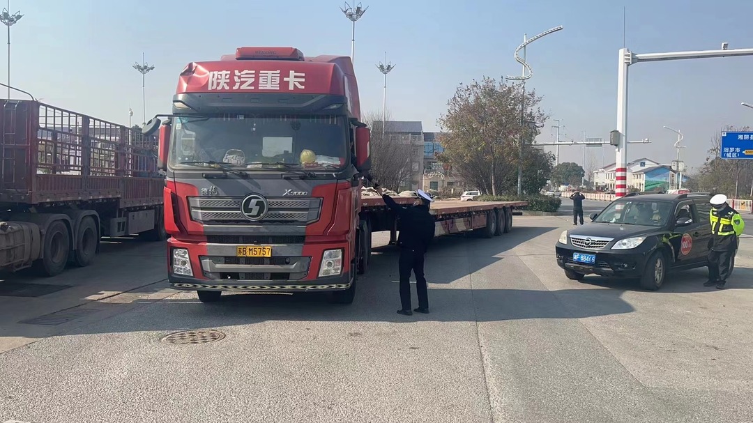 元旦假期将至，交警部署道路交通安保工作