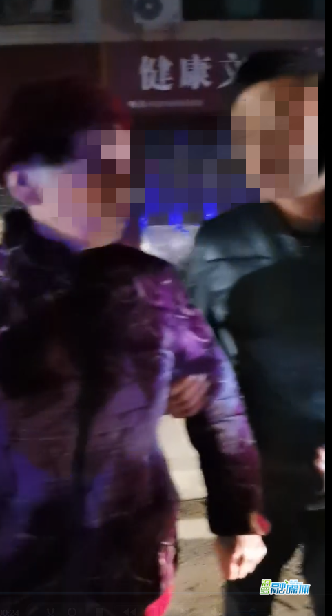 凌晨路遇患痴呆症老人，这个汨罗人的举动好暖心