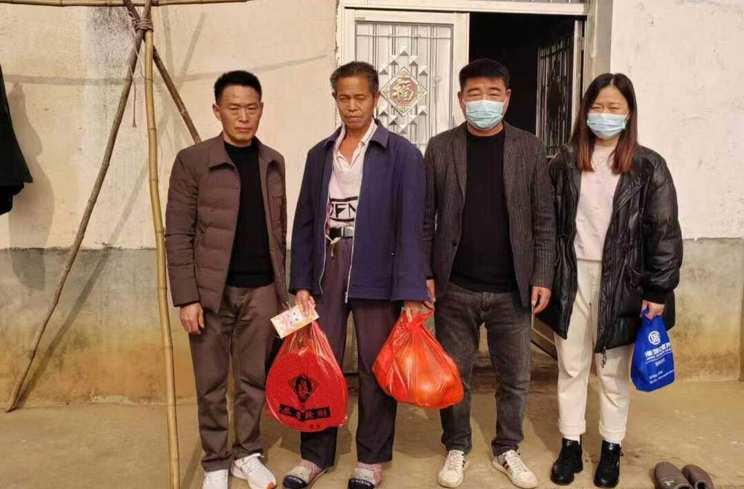 温暖过年｜连续9年为五保户送慰问，白塘镇这位老党员好样的