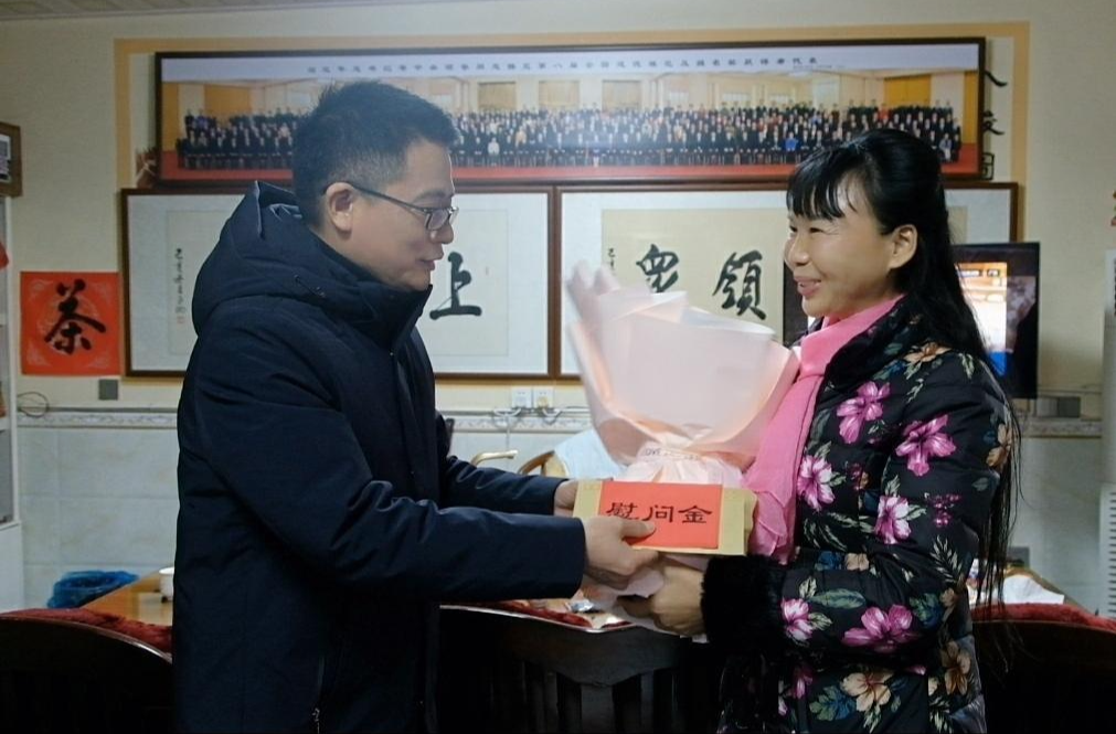 温暖过年｜汨罗市委宣传部新春慰问道德模范徐金娥