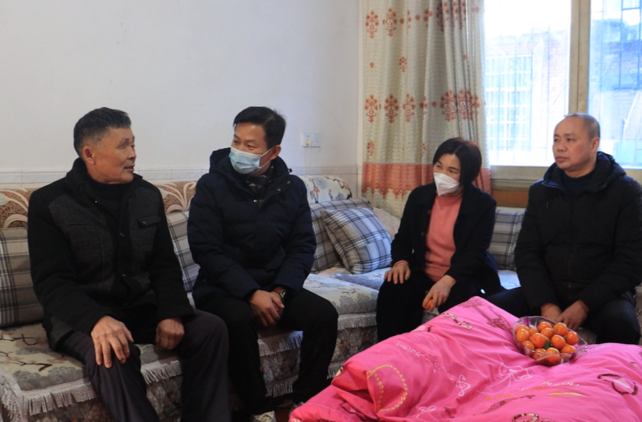 曹陶走访慰问困难群众