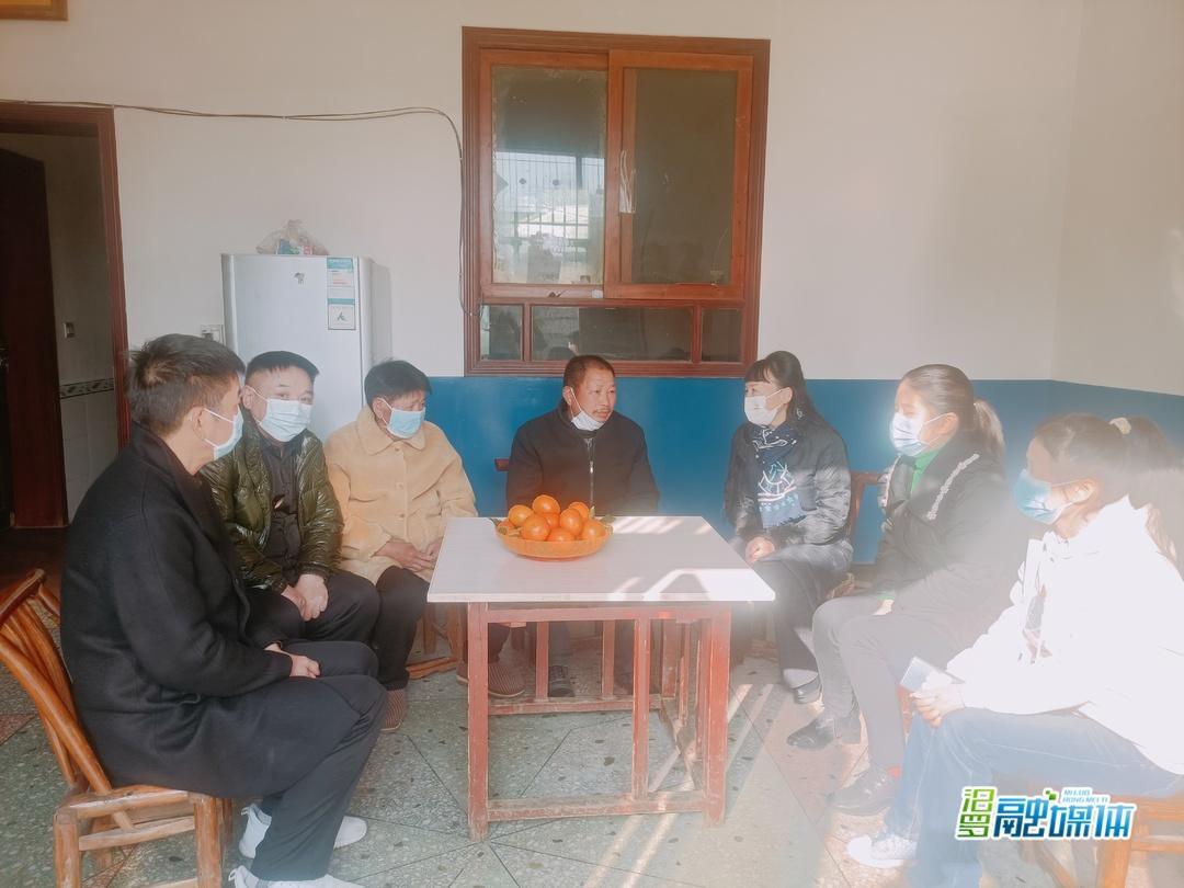 汨罗7家社会志愿服务团队联合看望慰问阳鹏父母