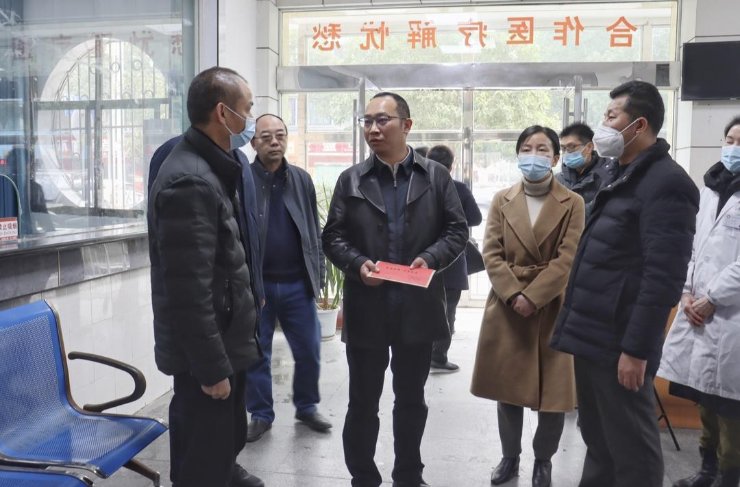 叶罡看望慰问卫健系统一线工作人员