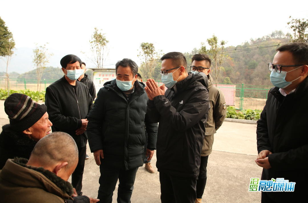 易万走访慰问困难群体和敬老院老人