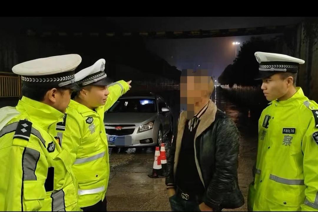 酒驾叠加无证驾驶，一男子在汨罗被查处并处十日拘留