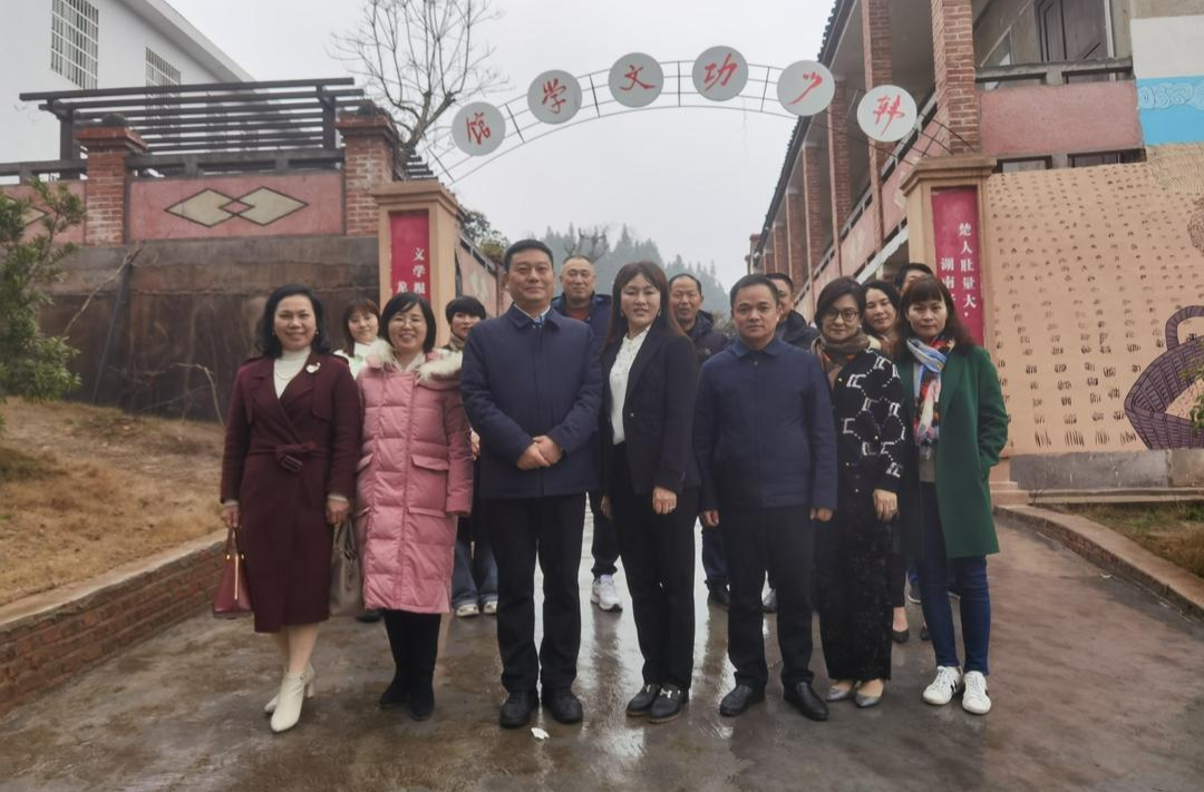 李佳琦爱心公益团队到三江镇开展公益调研活动