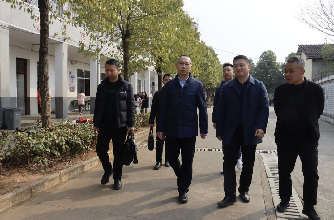 叶罡到汨罗镇调研
