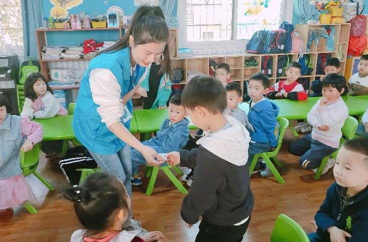汨罗：垃圾分类宣讲走进幼儿园