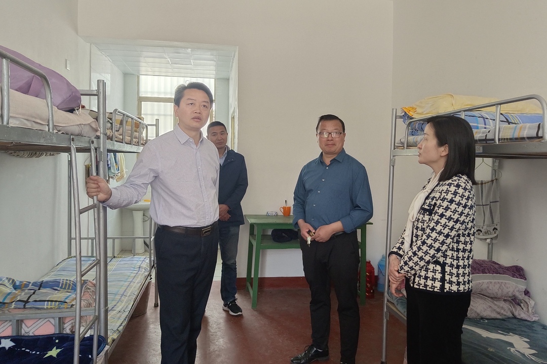 大兴调查研究｜岳阳市副市长黄伟雄来到汨罗弼时镇调研中小学教育工作