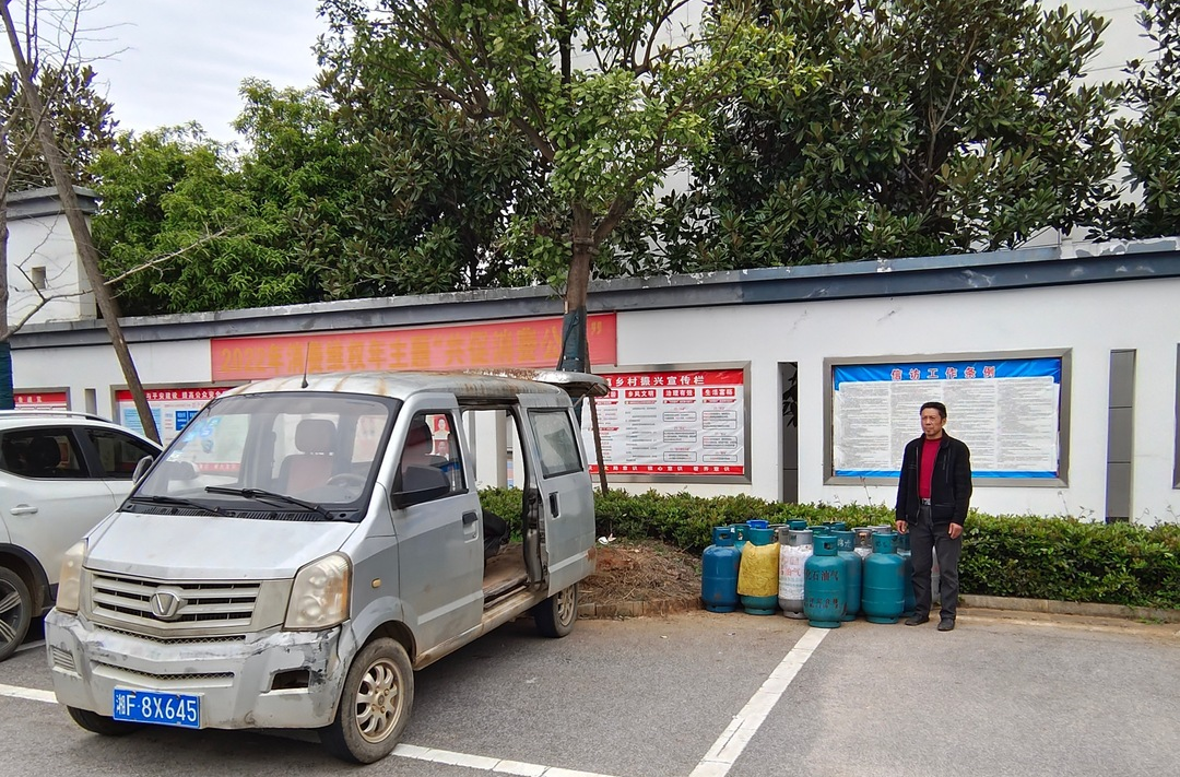 共创文明城丨大荆镇：一盔一带 文明骑行不懈怠