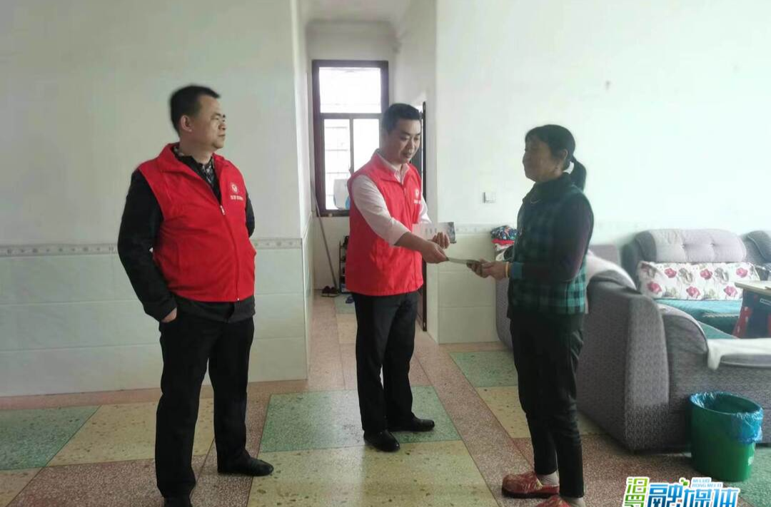 共创文明城 | 汨罗市委政法委：入户宣传，让文明意识深入人心