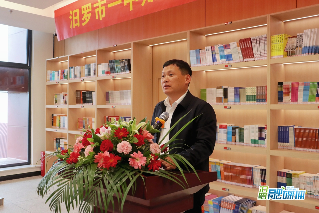 拳拳赤子情 依依校友心!汨罗市一中知名校友捐资赠书仪式举行