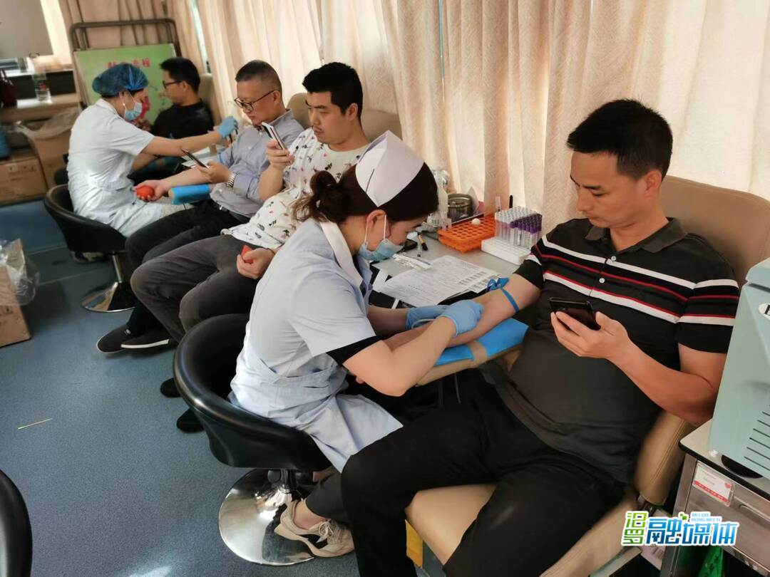 汨罗市政府办30名干部无偿献血11500毫升