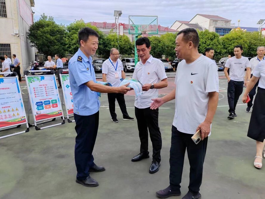 安全生产月丨汨罗镇开展“安全生产月”集中宣传咨询活动
