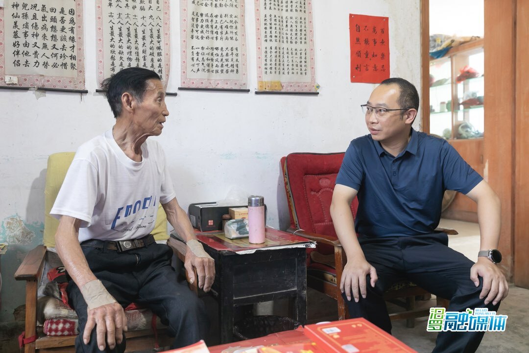 叶罡到汨罗镇开展“七一”走访慰问活动