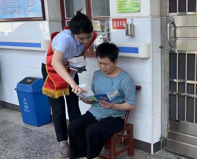 守护老人“钱袋子”，汨罗农商银行走进敬老院宣讲金融知识