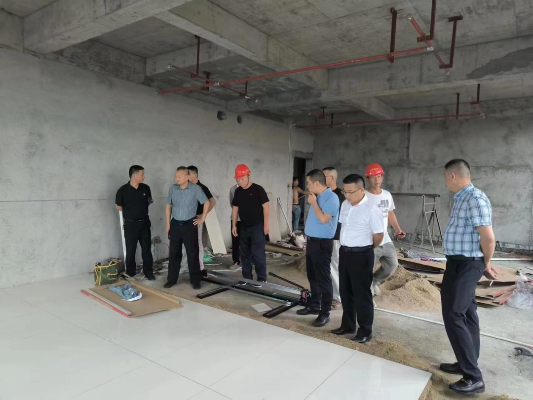 楚之晟集团召开流动现场会调研重点工程项目建设