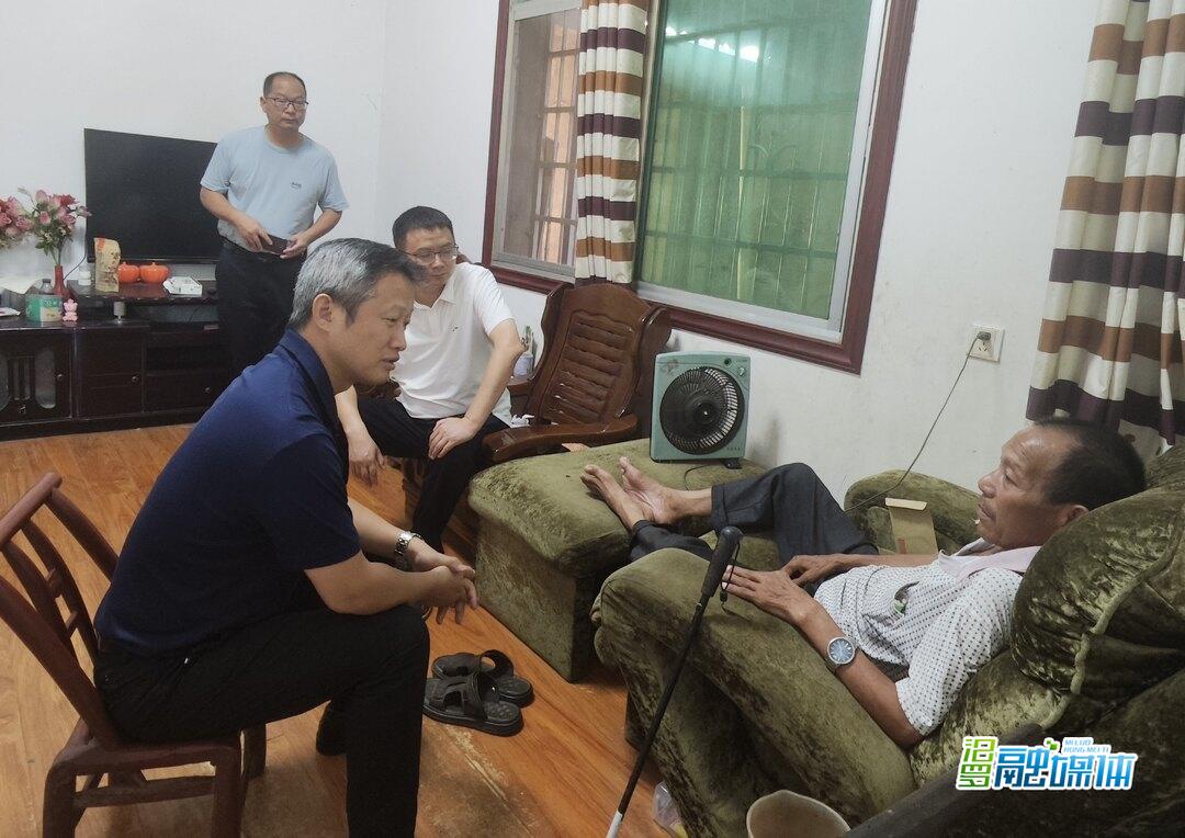 林恒求走访慰问弼时镇退伍军人