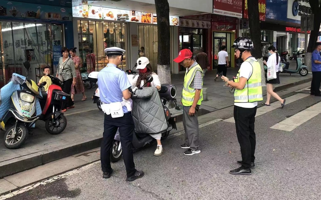 专项整治！汨罗城区首月查处交通安全违法行为1786起