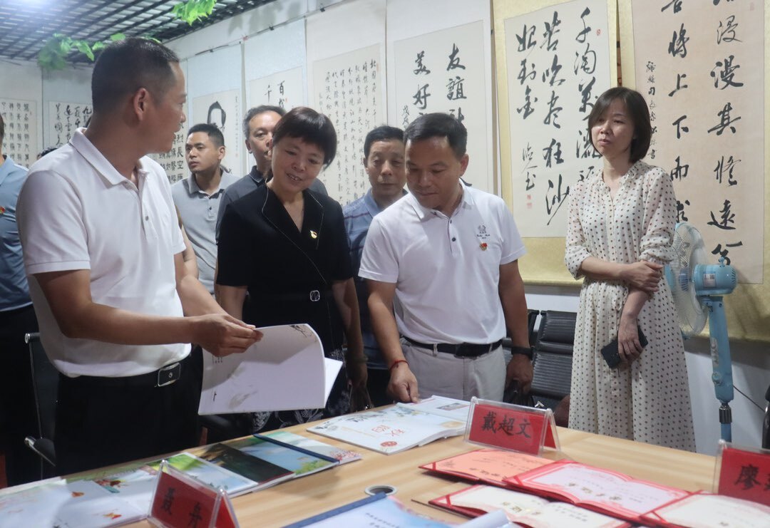 省示范离退休干部党支部创建工作交叉调研组来汨罗调研