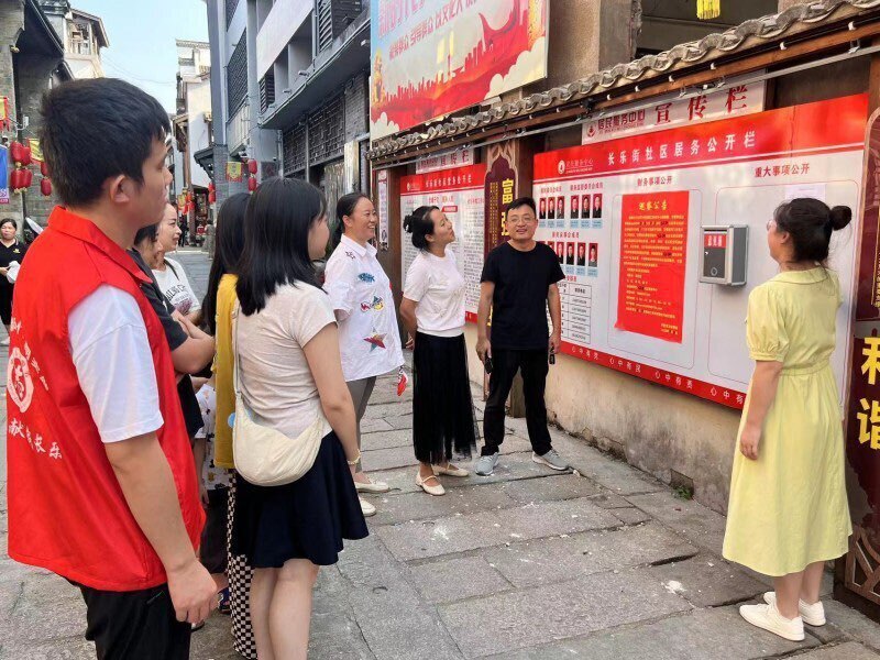 文明新风丨长乐镇：志愿者、青年大学生共读村规民约