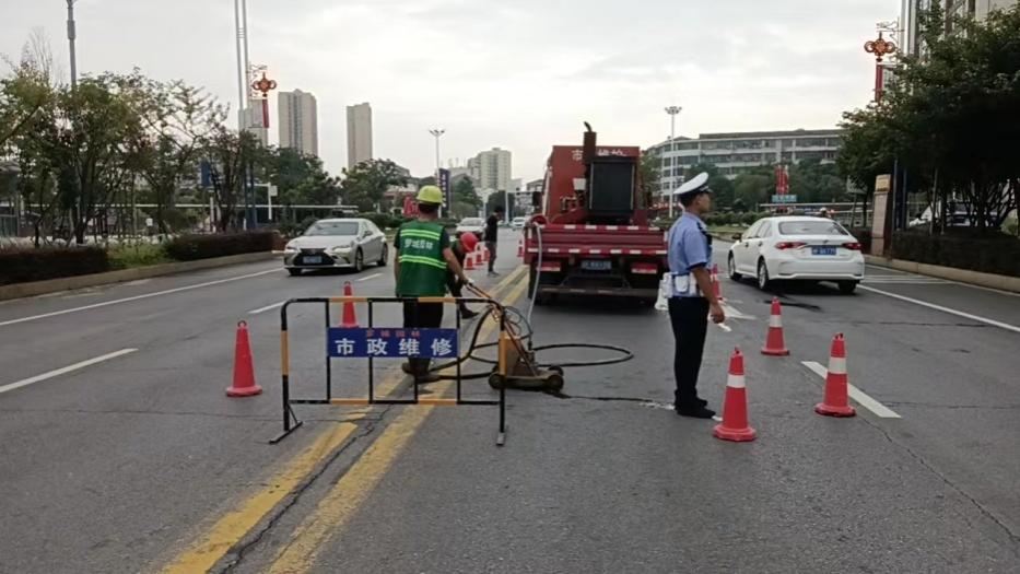 共创文明城｜文明监督找不足 城警联动速整改