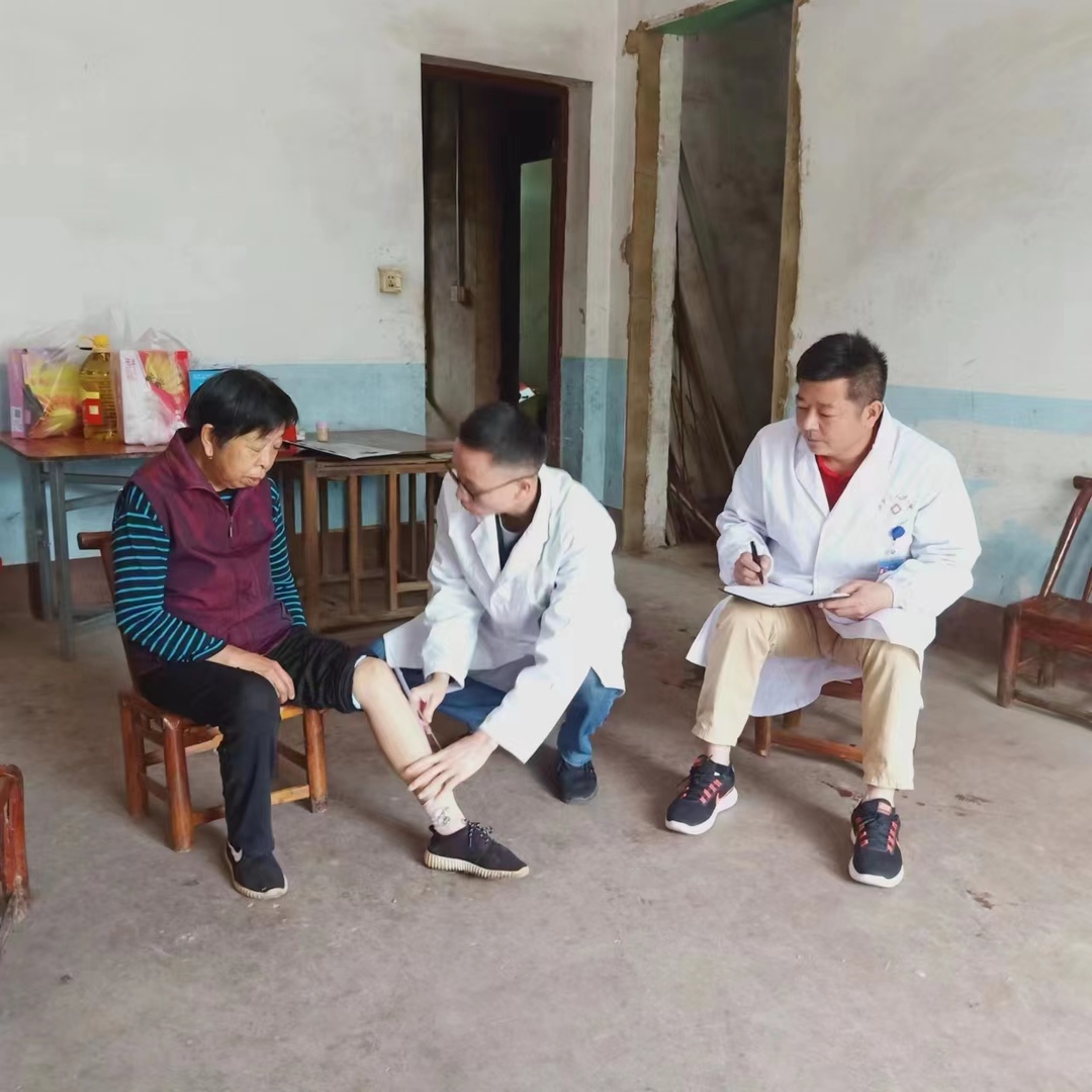 岳阳正义司法鉴定所：慰问受援对象 再续援助温情