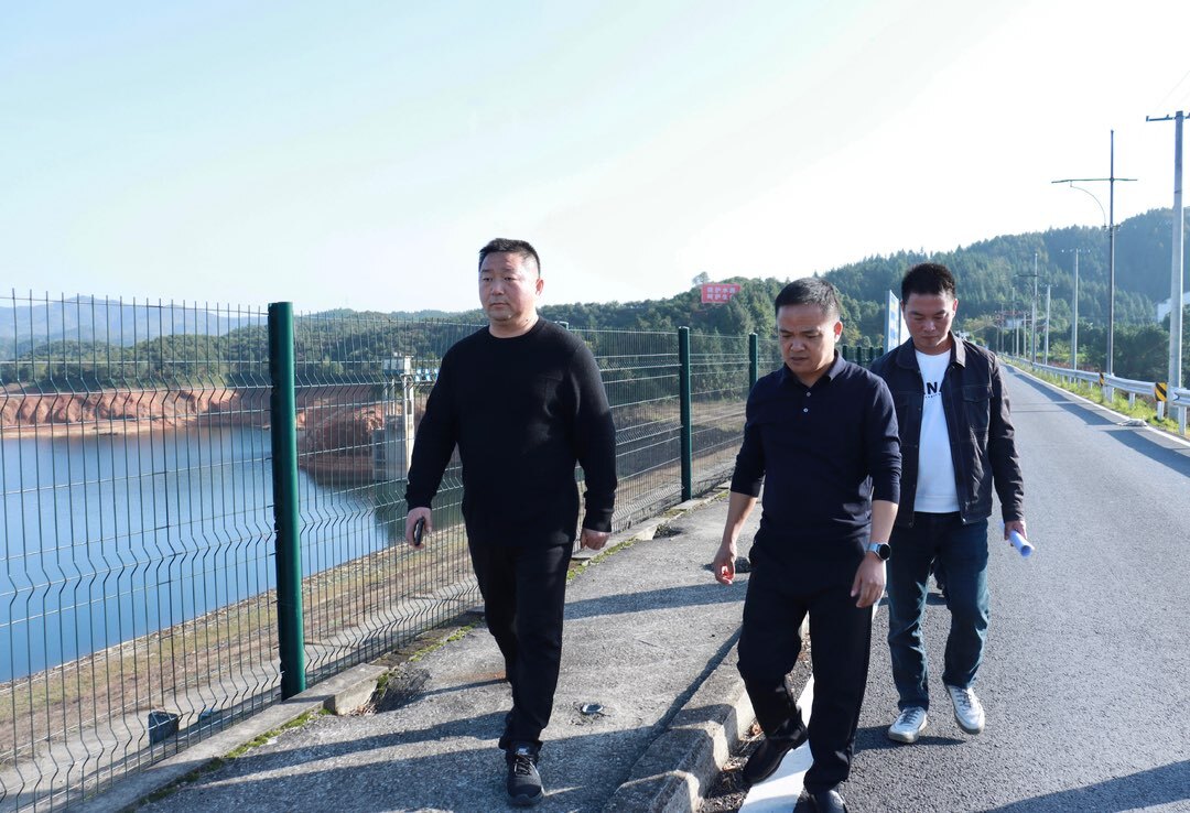 艾志军开展巡河工作