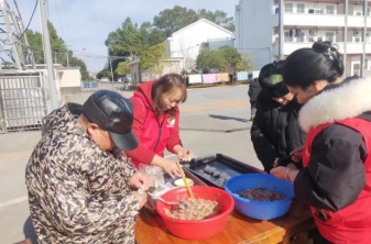 桃林寺镇： 情满冬至，饺暖冬寒