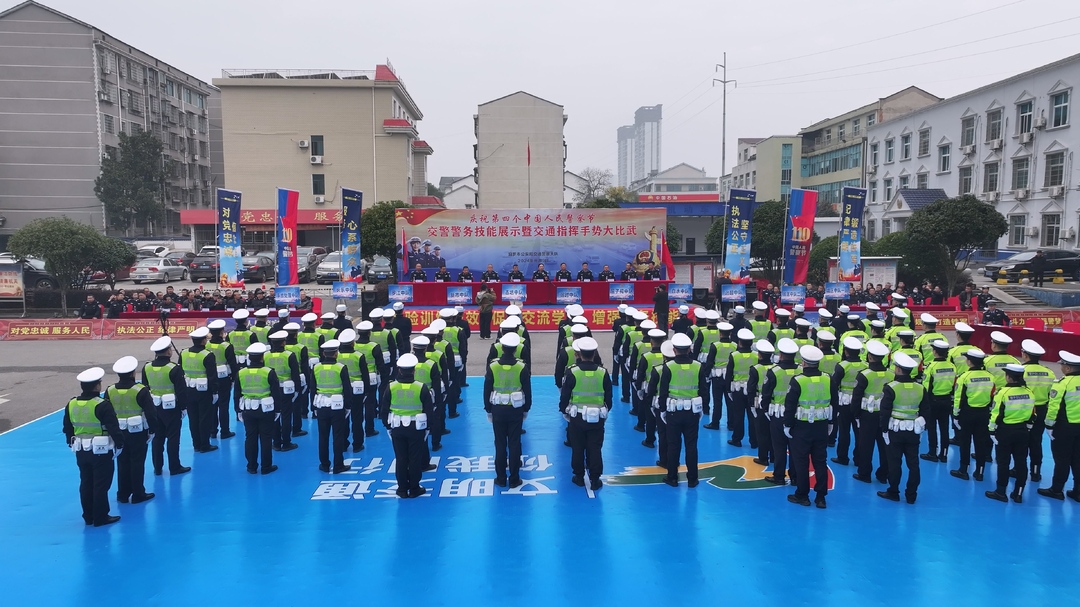 汨罗交警“大比武”，现场震撼