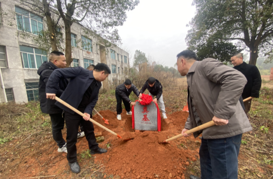 乡贤捐资260万，桃林寺镇桃林小学运动场将“变身”