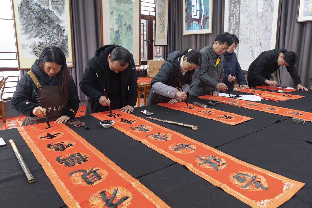 汨罗书画院创作千幅春联，为社会各界送祝福