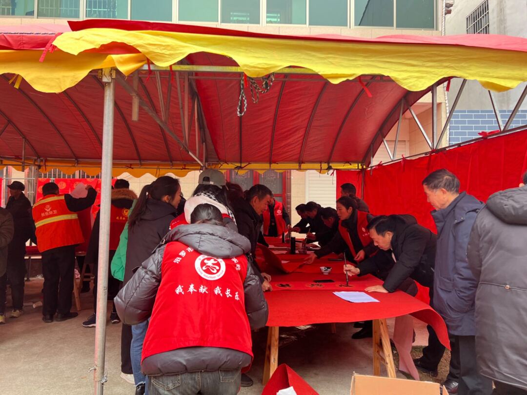 长乐镇：免费送春联 祝福进万家