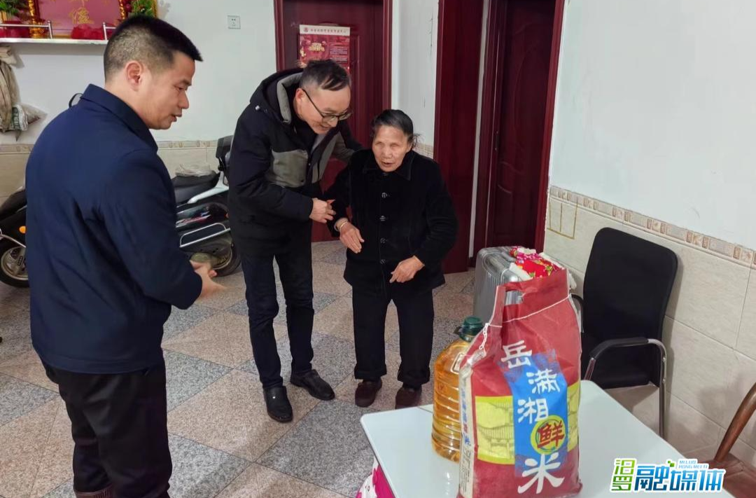 罗江镇托头岭村走访慰问25户困难群众