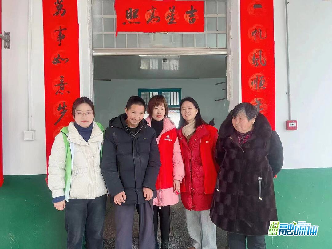 新市镇：翰墨飘香迎新春 笔墨浓情送祝福
