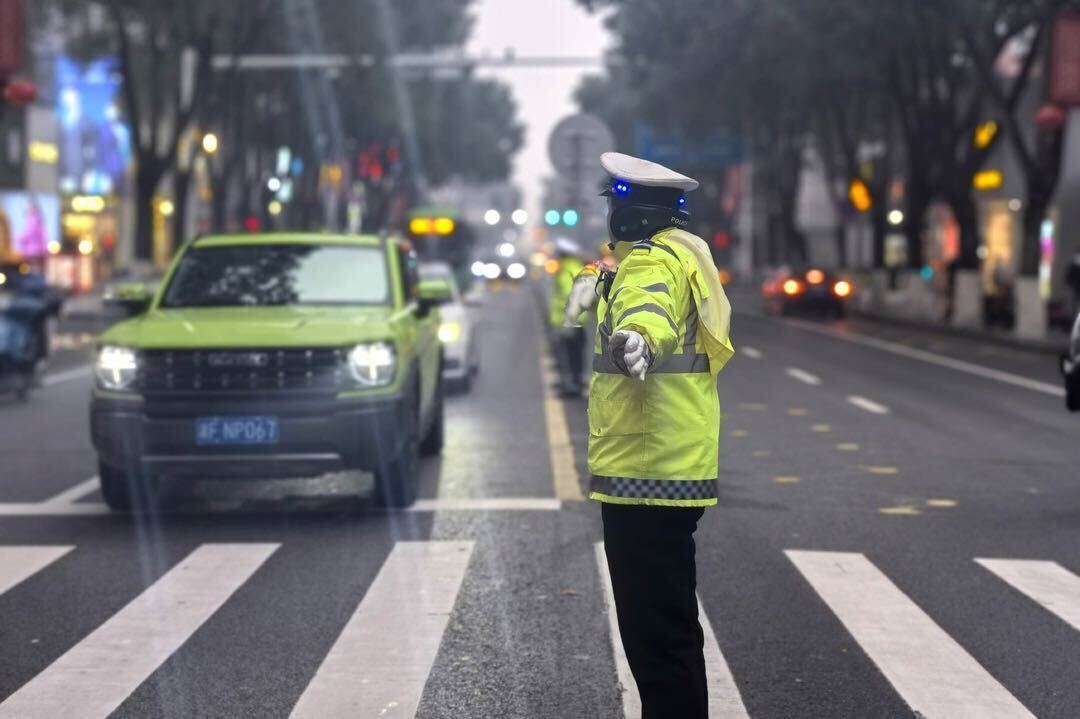 春节保畅丨汨罗交警全员上岗，单位停车场免费开放