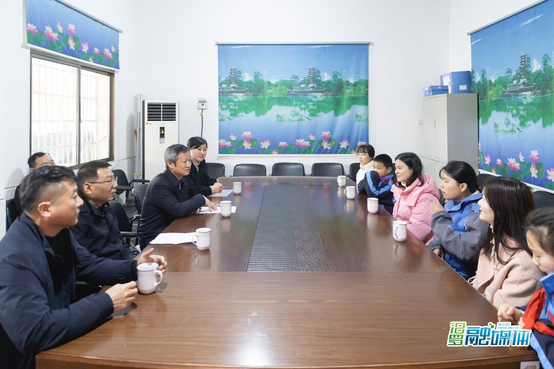 “三八”节来临，林恒求慰问女教师代表和少年儿童