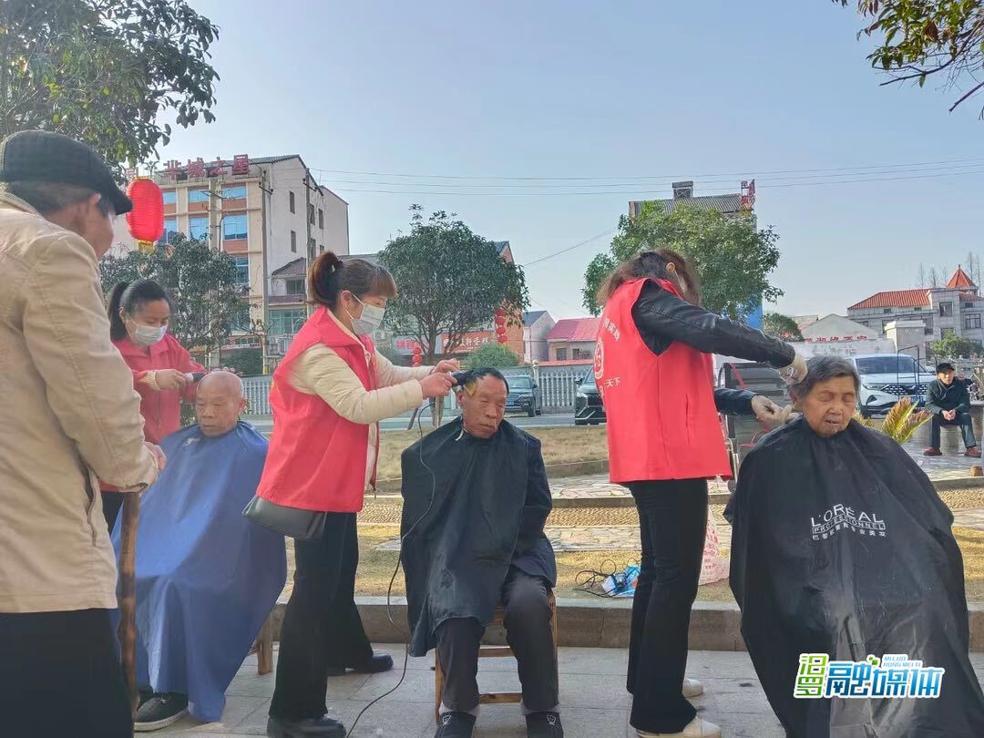 归义镇车站社区：爱心义剪传真情 关爱老人暖人心
