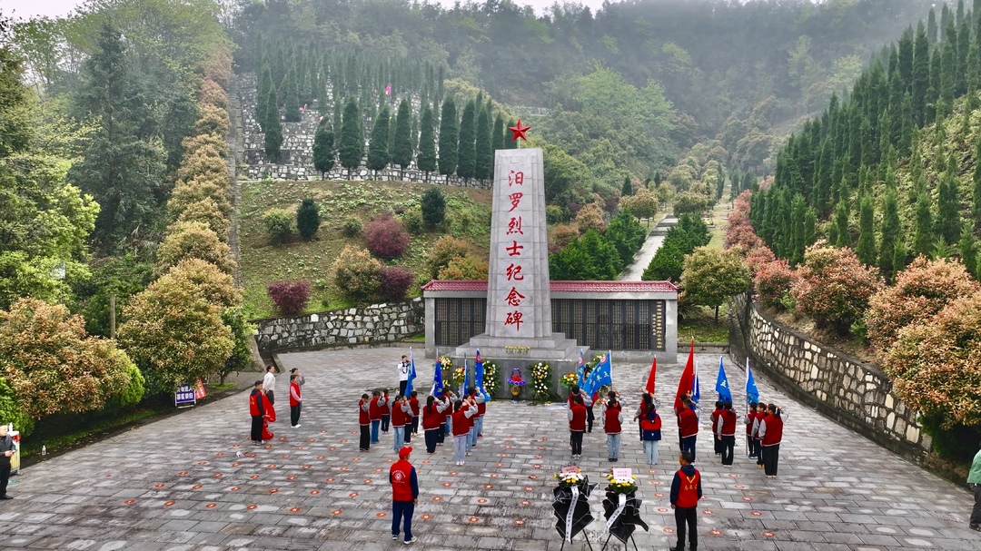 汨罗：清明祭英烈 丰碑励童心