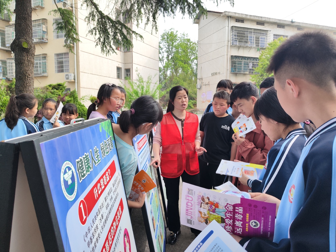 全民国家安全教育日 | 弼时镇：反恐禁毒宣传进校园