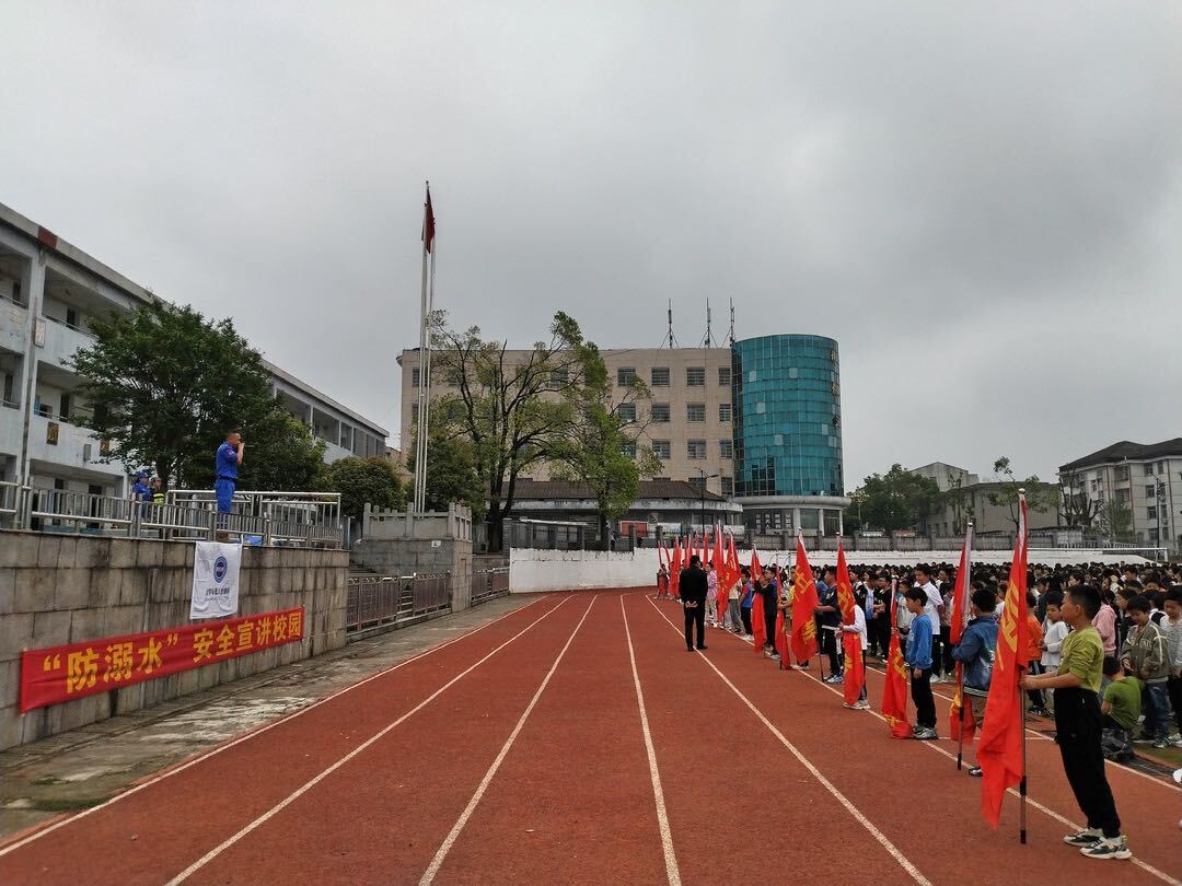 汨罗蓝天救援队在越江学校开展防溺水安全教育活动