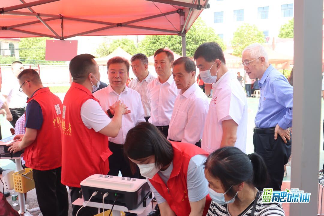 “新时代卫生健康志愿服务行动”大型义诊活动在汨新社区举办