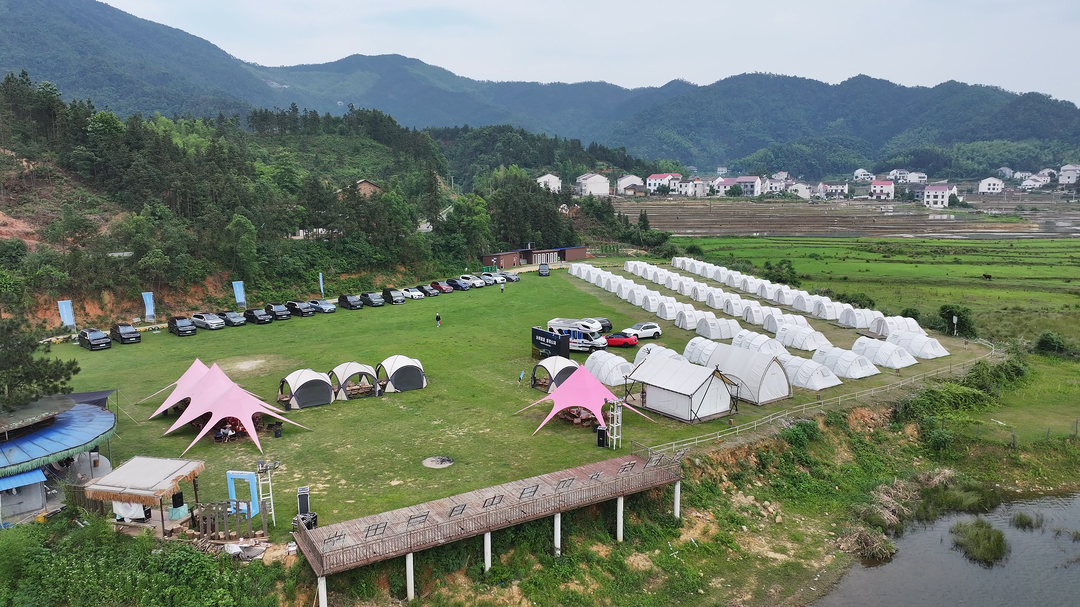 问界车友会开到智峰山下 汨罗乡村旅游持续“加热”